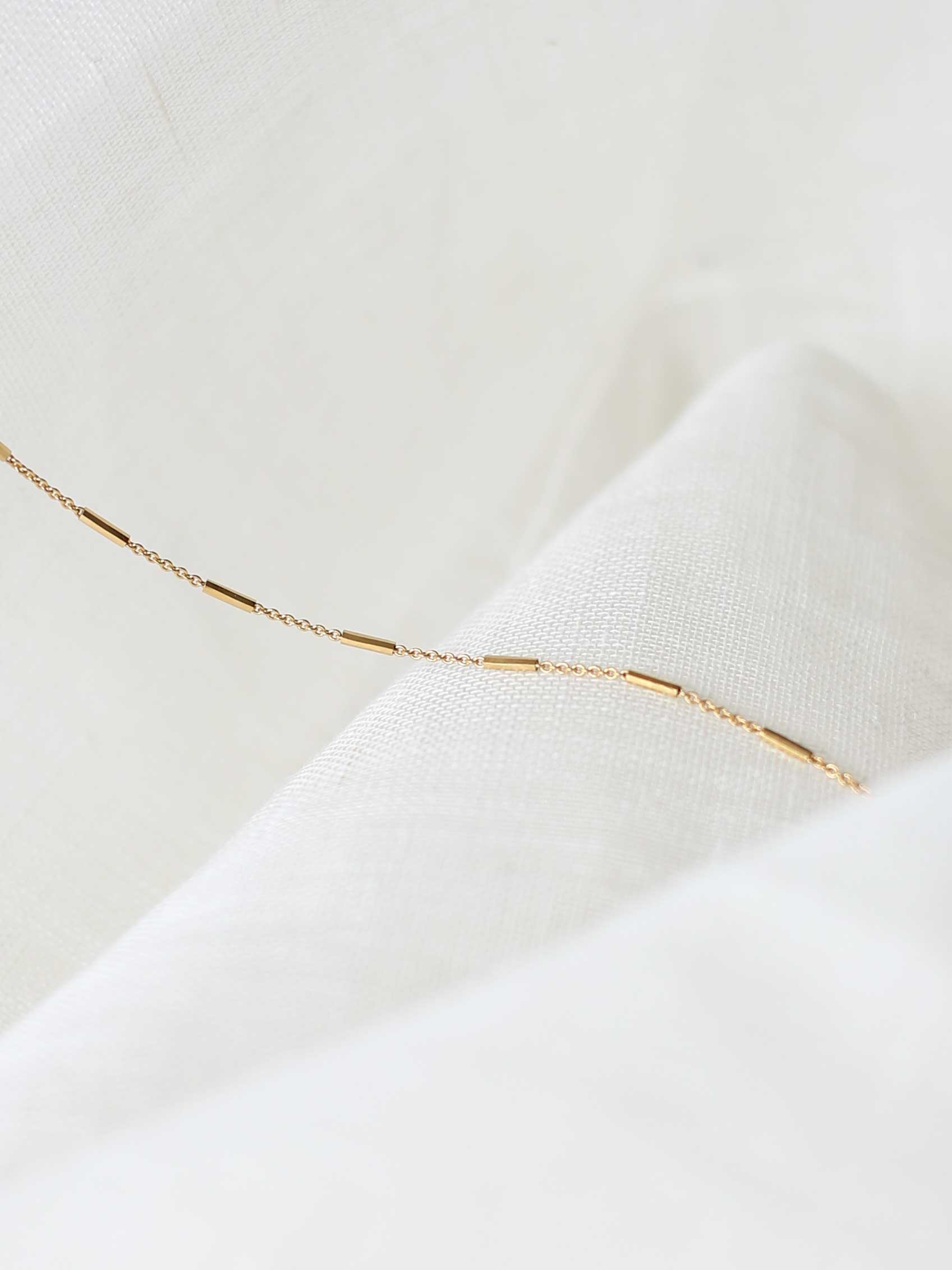 Zarte Halskette mit Stäbchen - Image 7